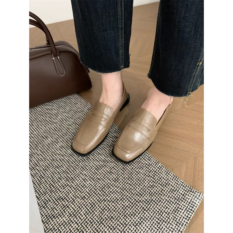 Giày phong cách retro