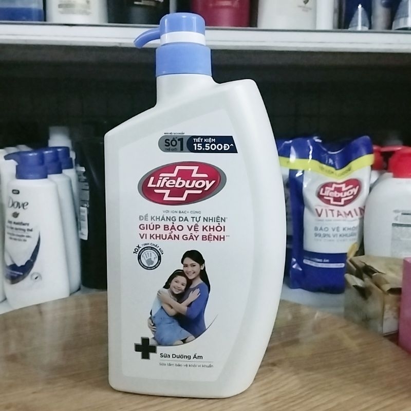 Sữa tắm Lifebuoy 800g giúp loại bỏ mọi vi khuẩn trên da.