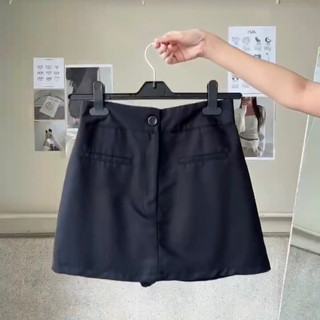 Chân váy ngắn gài nút (có quần bảo hộ) - Shi Clothing