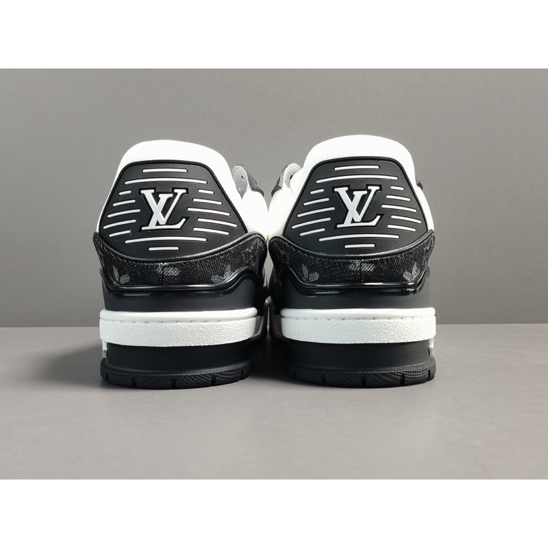 GIÀY THỂ THAO LV ĐEN CAO CẤP TẶNG KÈM BỘ QUÀ TẶNG