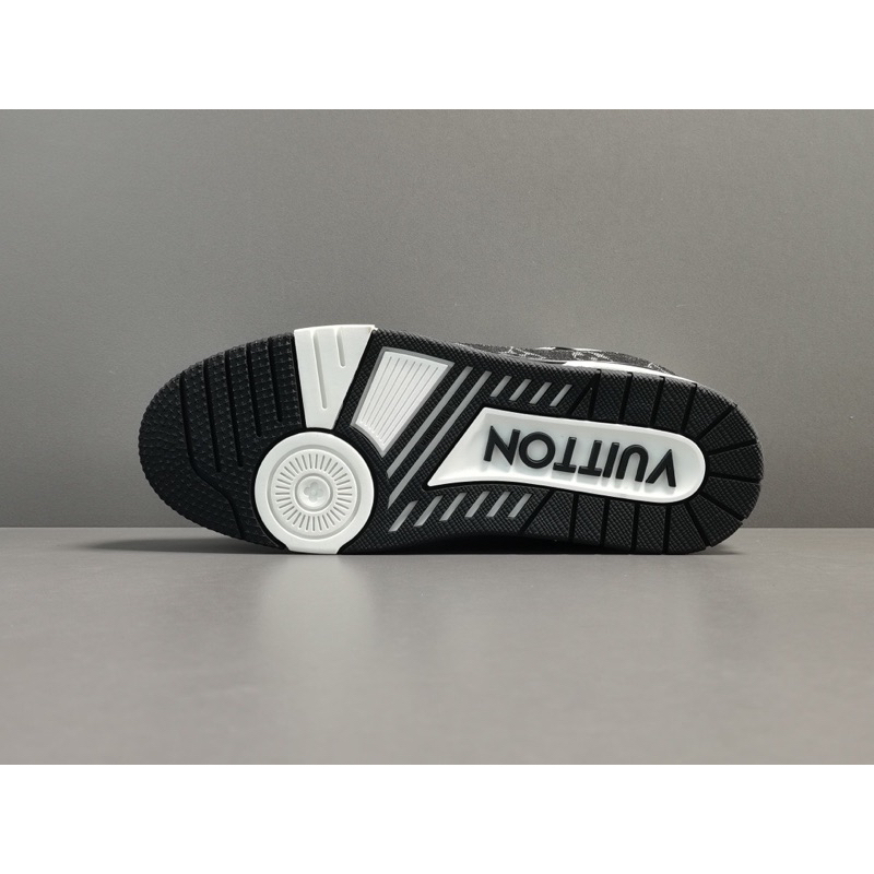 GIÀY THỂ THAO LV ĐEN CAO CẤP TẶNG KÈM BỘ QUÀ TẶNG