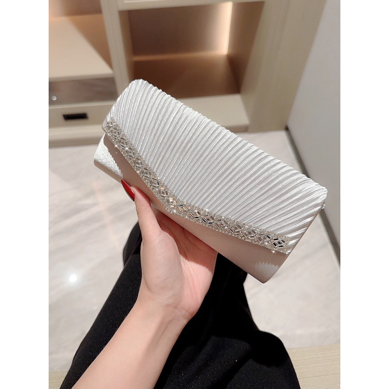 Clutch cầm tay đính đá