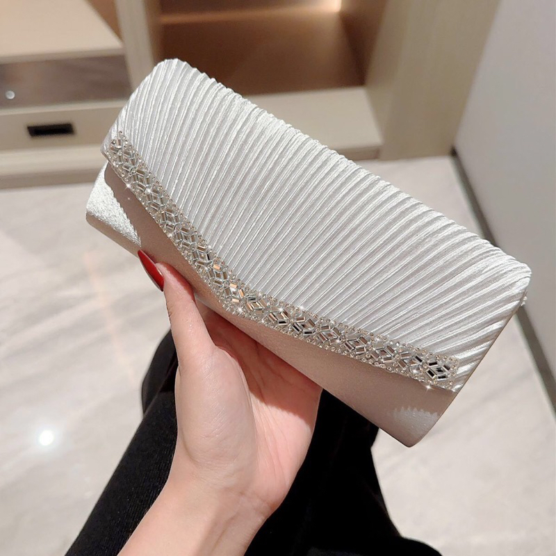 Clutch cầm tay đính đá