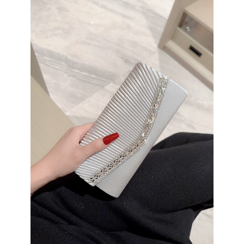 Clutch cầm tay đính đá