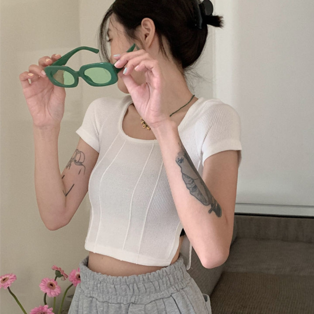 Áo croptop tay ngắn cổ chữ U,áo thun Nquin được thiết kế viền dọc eo xẽ tà phong cách cá tính thời trang Nquin Store
