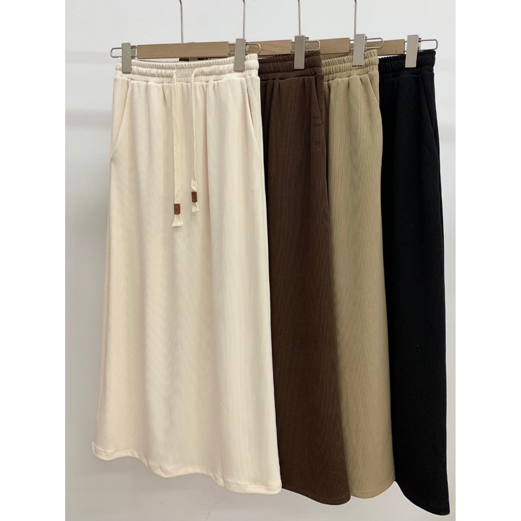 Chân váy tăm dây rút dáng dài có xẻ sau - Retrostyle.vn - Chanvaytam255_P5K1