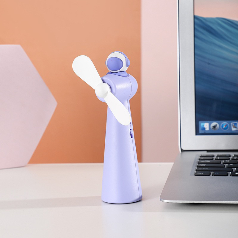 Quạt Mini Kèm Sạc USB Cầm Tay Tiện Lợi Hình Phi Hành Gia