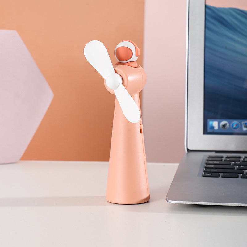 Quạt Mini Kèm Sạc USB Cầm Tay Tiện Lợi Hình Phi Hành Gia