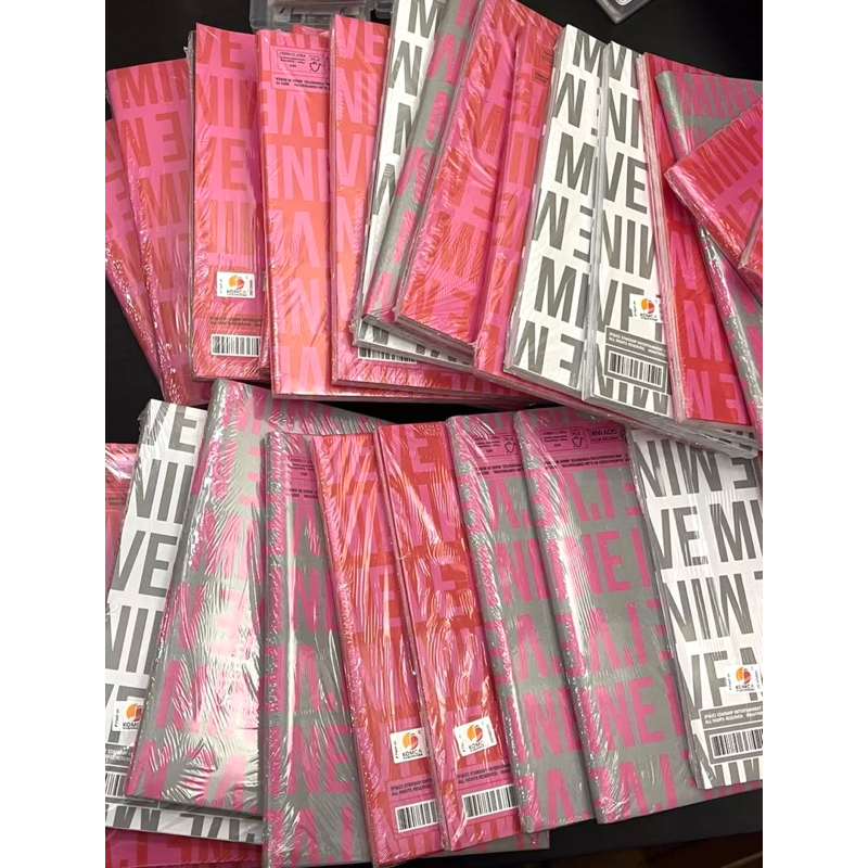 Album IVE - I'VE MINE nguyên seal chính hãng được chọn ver