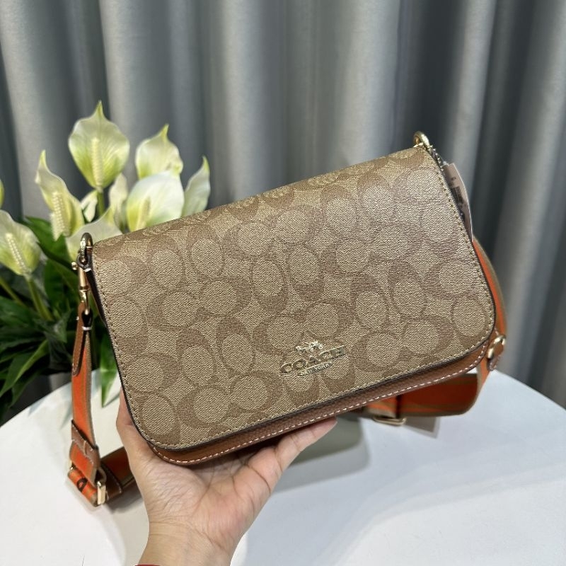 Túi Coach Logan Messenger
