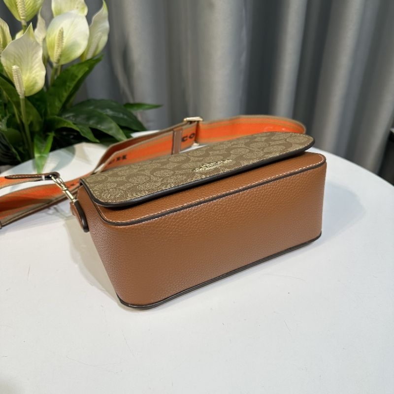 Túi Coach Logan Messenger