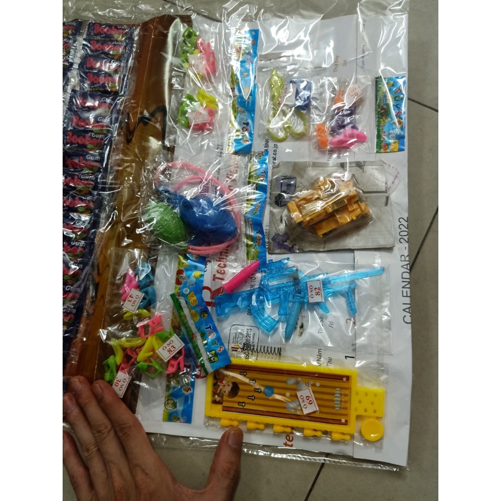Cao su trúng thưởng đồ chơi 92 chiếc kẹo kèm theo 92 phiếu rút thăm
