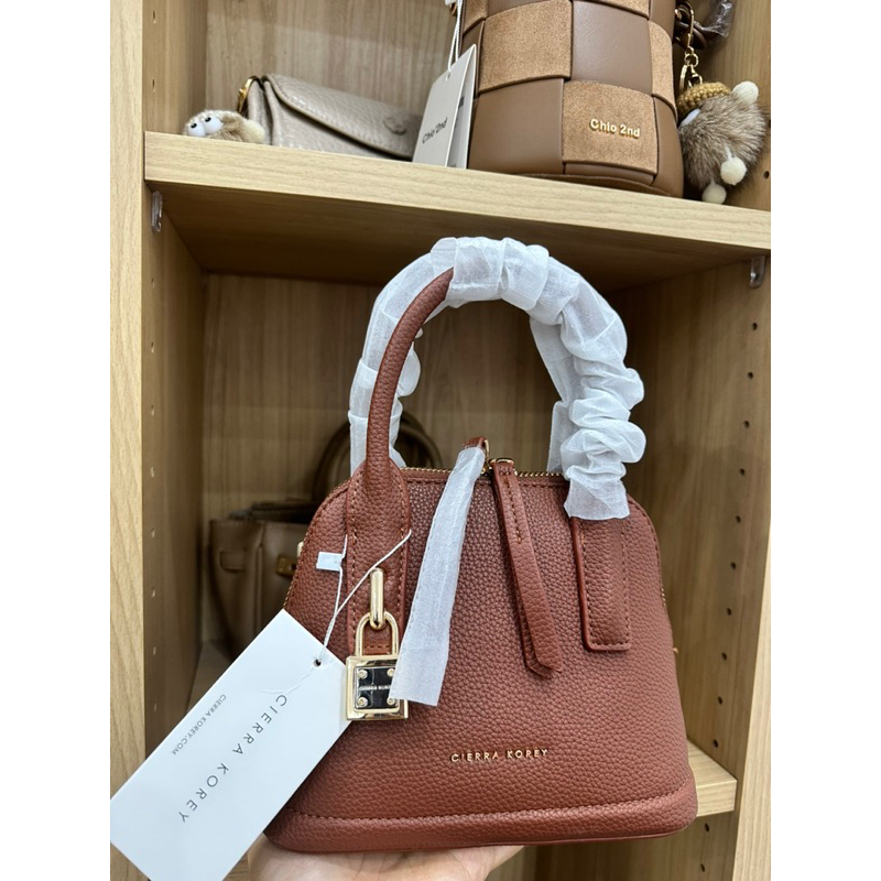 Túi hến nâu Cierra Korey of brand Miocra Koly có dây đeo chéo
