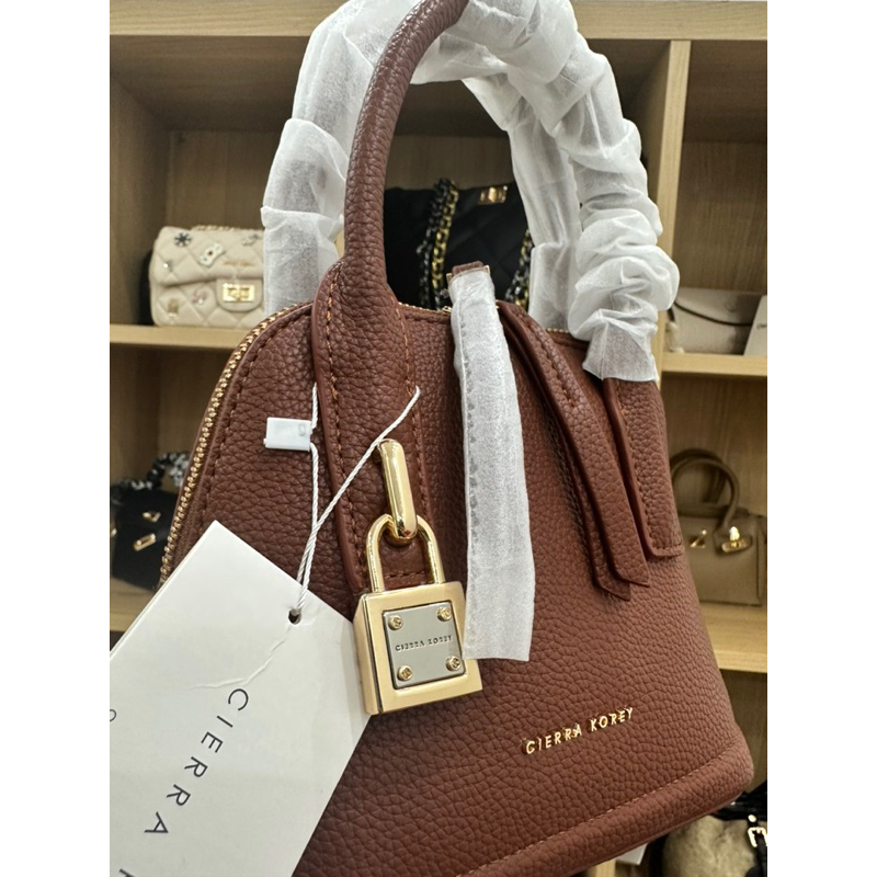 Túi hến nâu Cierra Korey of brand Miocra Koly có dây đeo chéo
