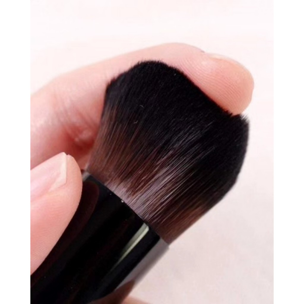 Cọ Phấn Má + Highlight Clio Pro Play Brush 204
