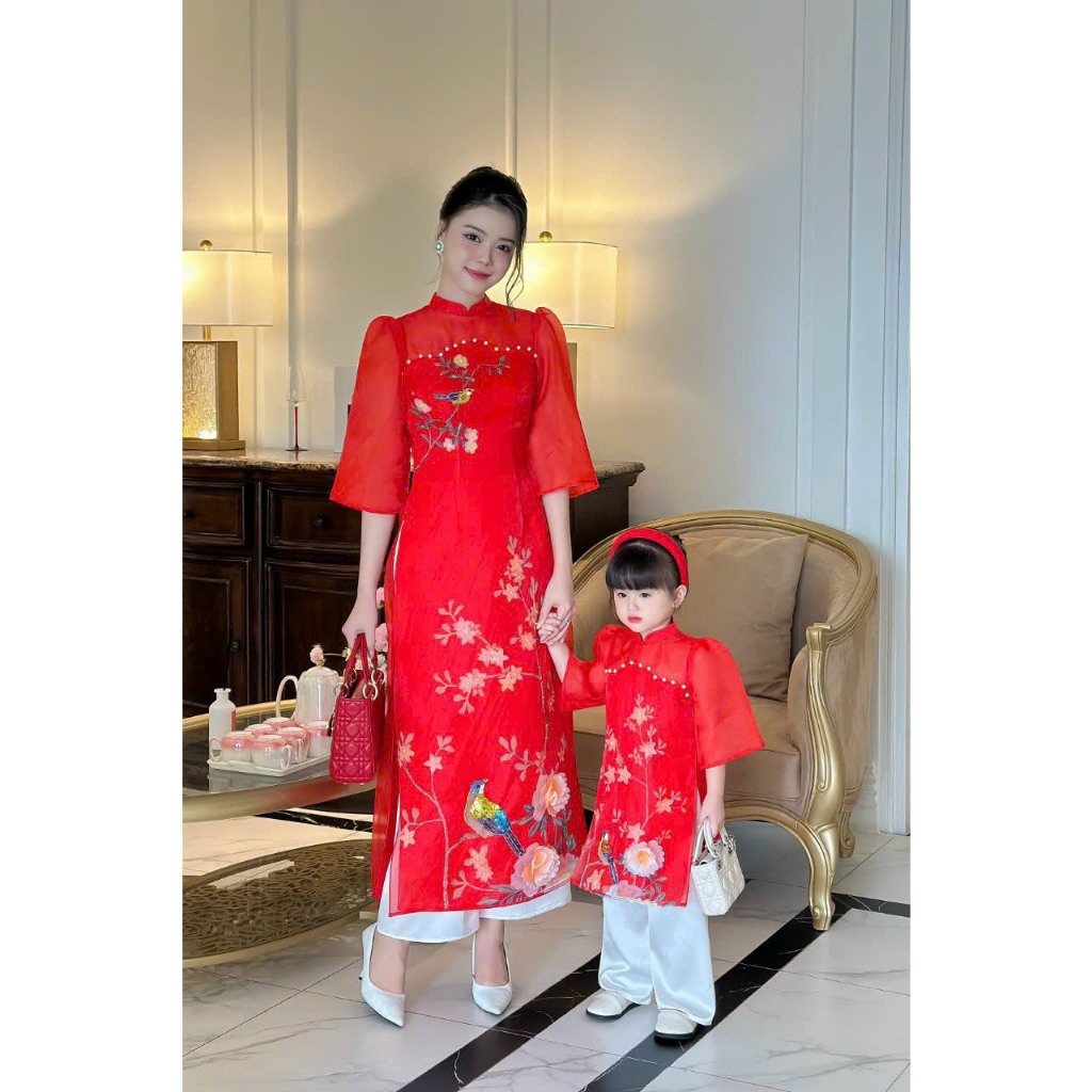 Áo dài cách tân thiết kế mẹ và bé chất liệu tơ organza màu đỏ nổi bật có đính ngọc, kết hoa - Tiệm của nàng - M27