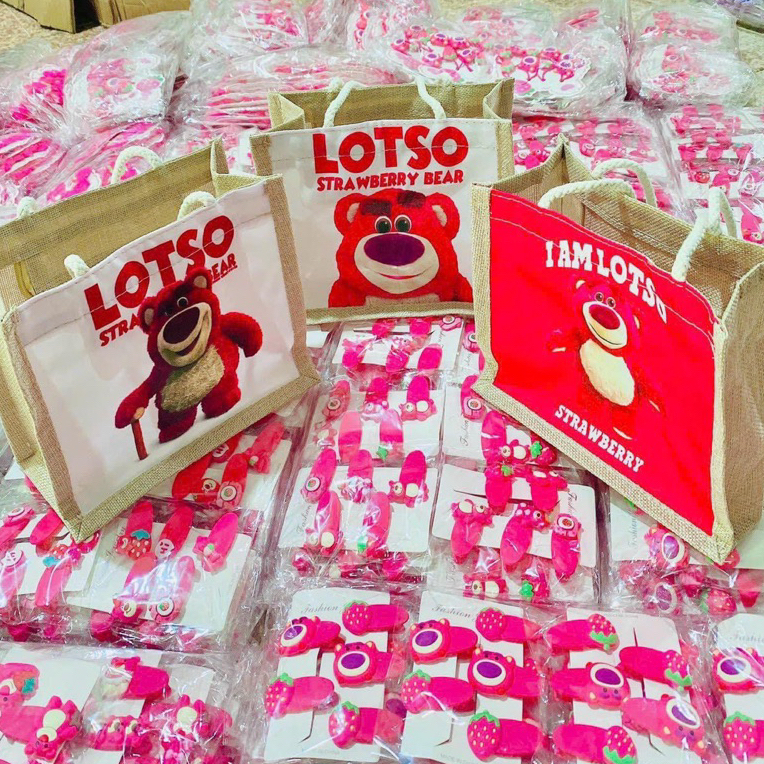 Túi Cói Gấu Dâu - Túi Xách Cói Mini Du Lịch Hoạ Tiết Gấu Dâu Lotso Có Khoá Kéo - Túi Xách  AnNa.Str