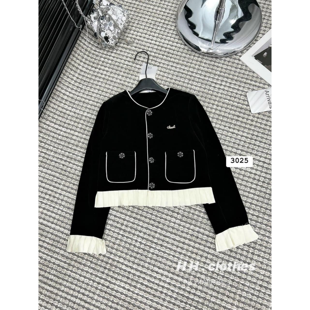 Áo khoác nhung cúc hoa túi 2 bên phối viền dài tay