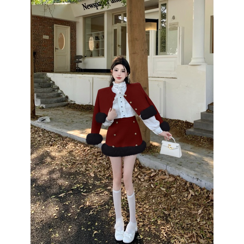 Set dạ phối viền lông  áo khoác dáng ngắn, kèm chân váy chữ A. Sơ mi mua riêng