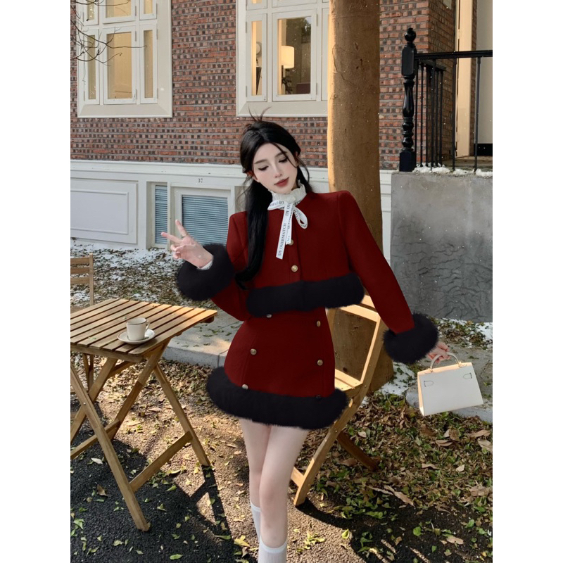 Set dạ phối viền lông  áo khoác dáng ngắn, kèm chân váy chữ A. Sơ mi mua riêng