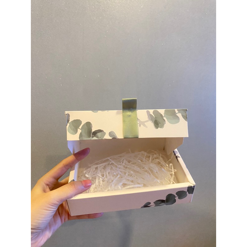 Hộp quà đựng son hoa mix chéo