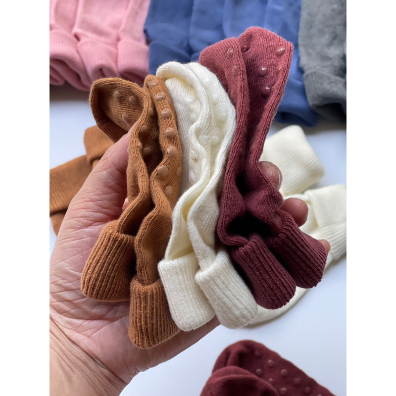 Combo 10 đôi tất,vớ HM có keo chống trơn cho bé trai bé gái hàng xuất dư xịn