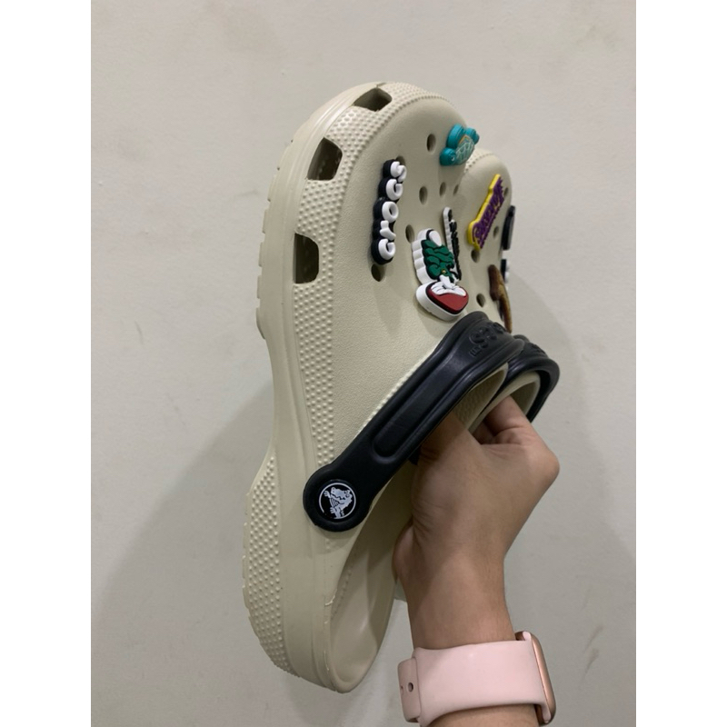 SỤC CROCS MÀU KEM TẶNG KÈM JIBBITZ