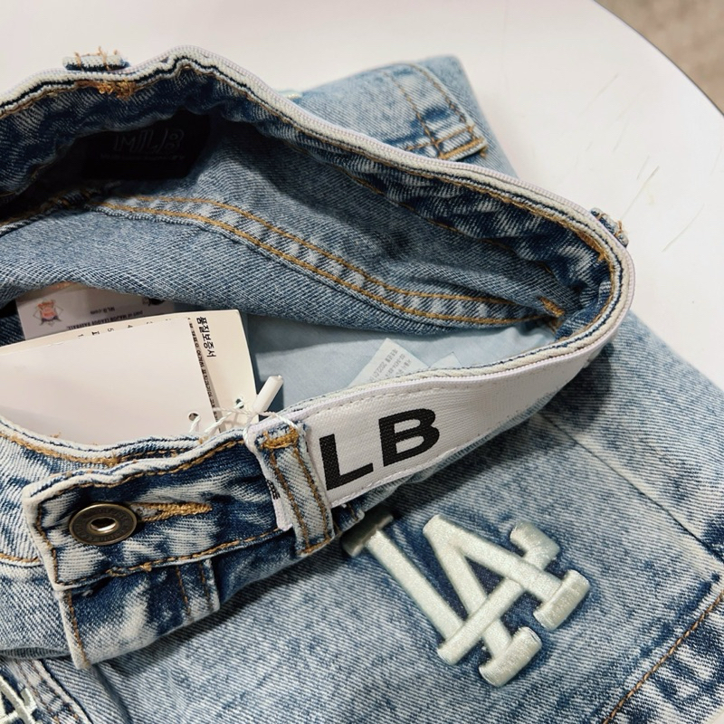 Chân váy jeans MLB thêu logo xẻ trước xinh
