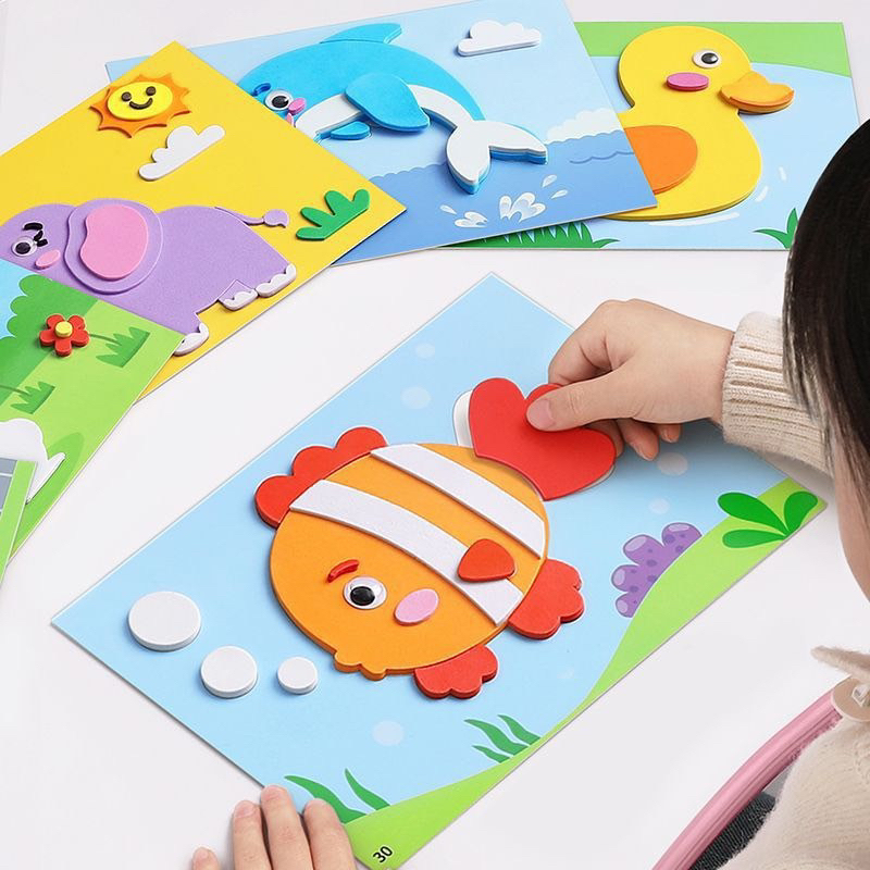 Tranh dán xốp cho bé tái sử dụng được giúp bé rèn luyện đôi tay khéo léo