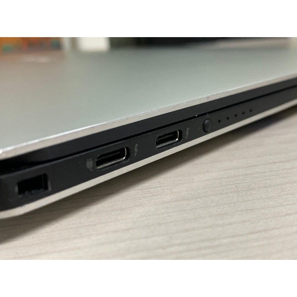 Laptop xách tay Dell XPS 13 9380 siêu mỏng nhẹ. Màn 4K, ram 16GB