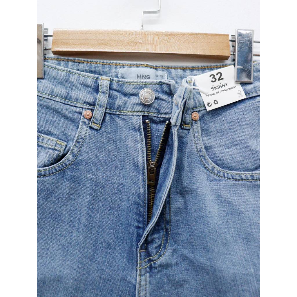 C3525 -	Quần short jean lai cắt, trơn