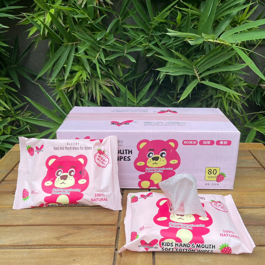 Thùng 10 gói khăn ướt gấu dâu GODWELL không mùi, kháng khuẩn không mùi, Khăn Giấy Ướt Gấu Dâu 80 Tờ Cao Cấp tiện lợi