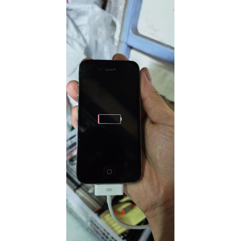 Cụm xác Ai Pôn 4G , 4S  còn màn bị treo