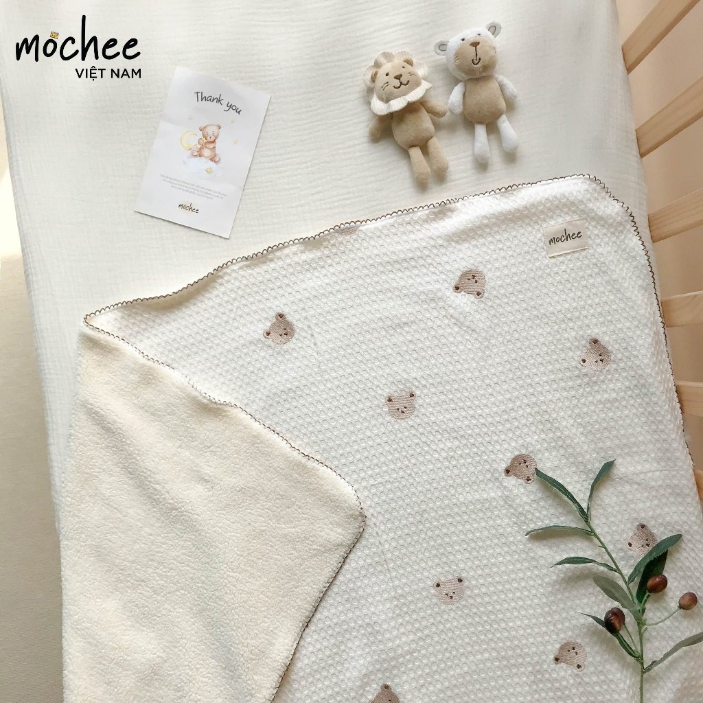 CHĂN WAFFLE TỔ ONG MOCHEE - GẤU THÊU
