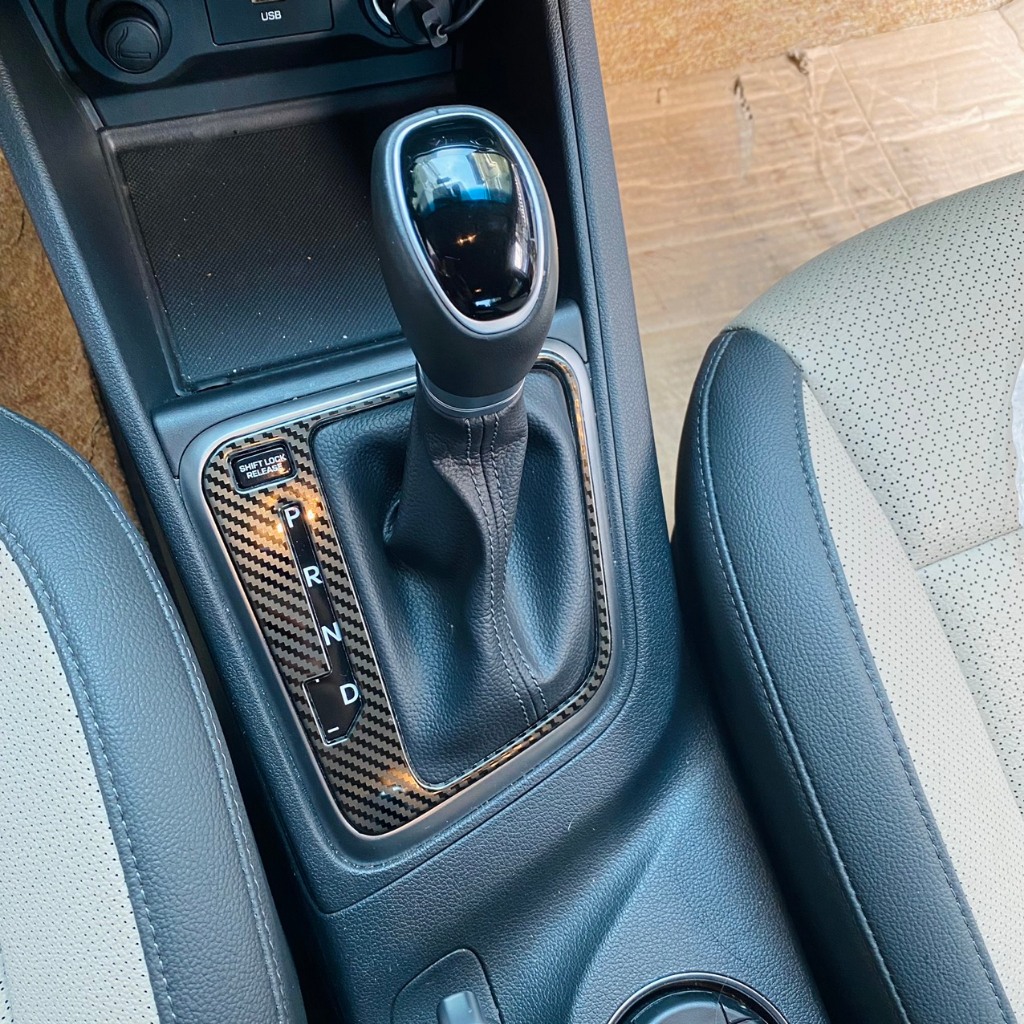 Ốp nội thất xe Accent 2018-2019 2020 2021 2022 2023 mẫu carbon Có sẵn Keo Dính