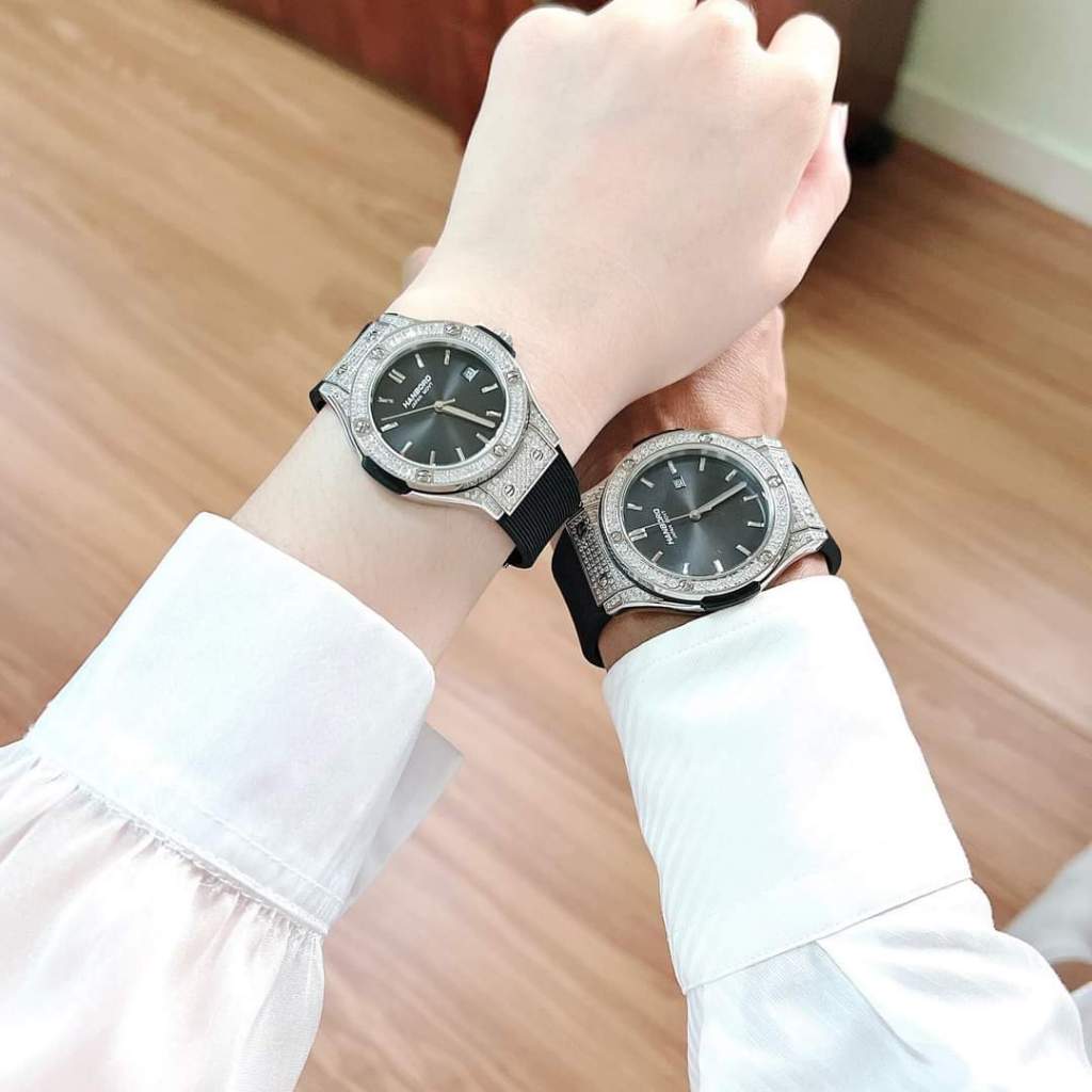 Đồng Hồ Cặp Đôi Nam Nữ Đính Đá Hanboro Dây Silicon Màu Đen Size 42mm/33mm Fullbox