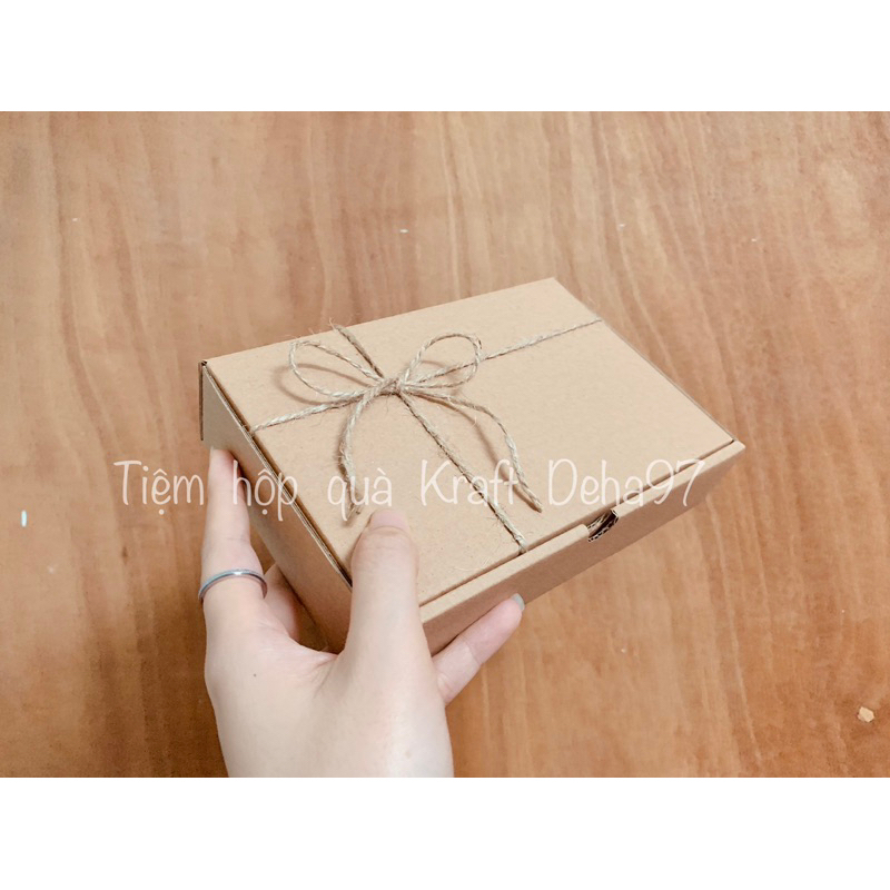 HỘP QUÀ 18x12x4cm decor dây thừng kèm rơm lót