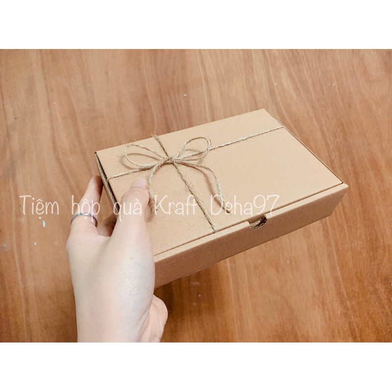 HỘP QUÀ 18x12x4cm decor dây thừng kèm rơm lót