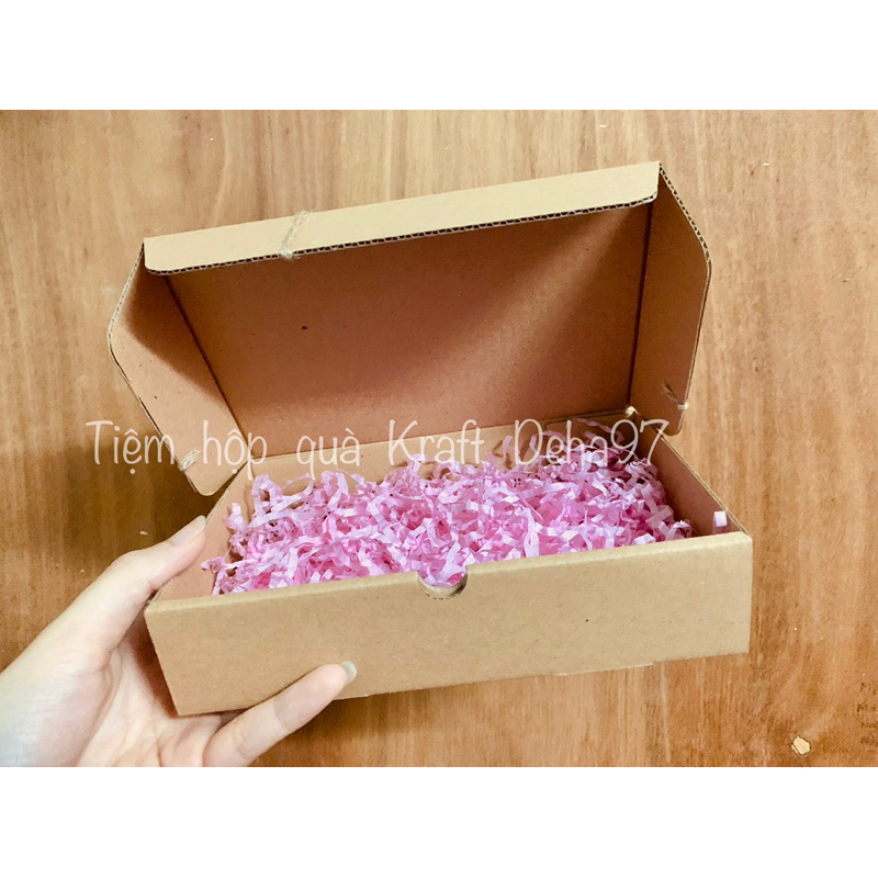 HỘP QUÀ 18x12x4cm decor dây thừng kèm rơm lót