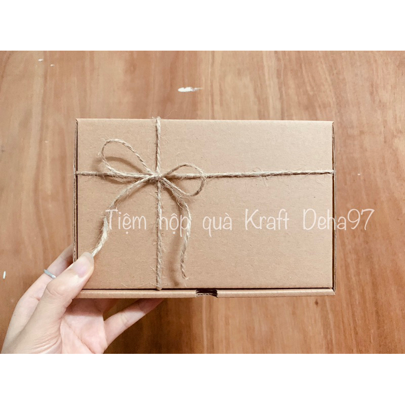 HỘP QUÀ 18x12x4cm decor dây thừng kèm rơm lót
