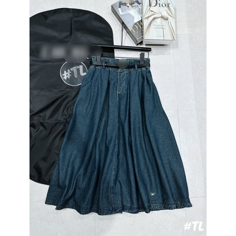 Áo Sơmi Trắng Đìi O Thêu Ong Mix Cv Jean Kèm Belt