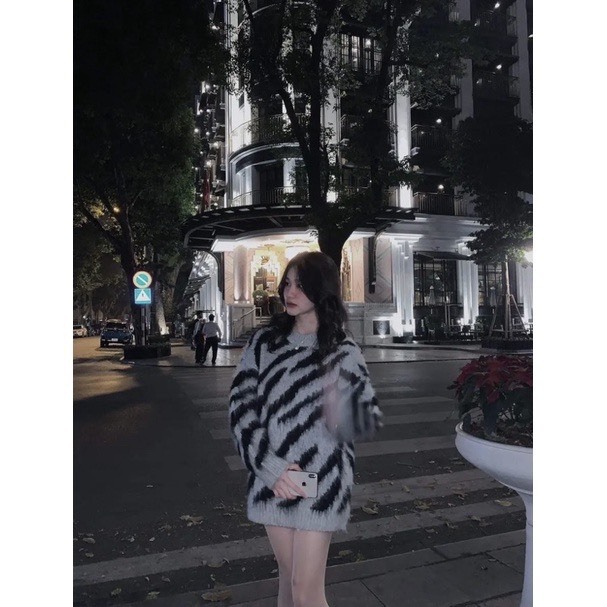 Áo Len Striped Form Oversized Ngựa Vằn Dành Cho Giới Trẻ