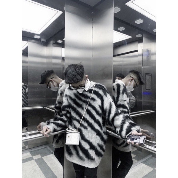 Áo Len Striped Form Oversized Ngựa Vằn Dành Cho Giới Trẻ