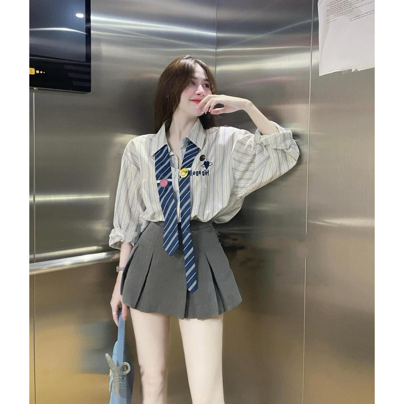 SET ÁO SƠ MI TAY DÀI SỌC PHỐI DÂY CỔ VÀ STICKER + CHÂN VÁY XOÈ XẾP LY XANH