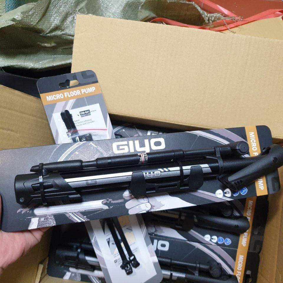 Bơm gắn xe mini giyo GM 641 siu tiện lợi