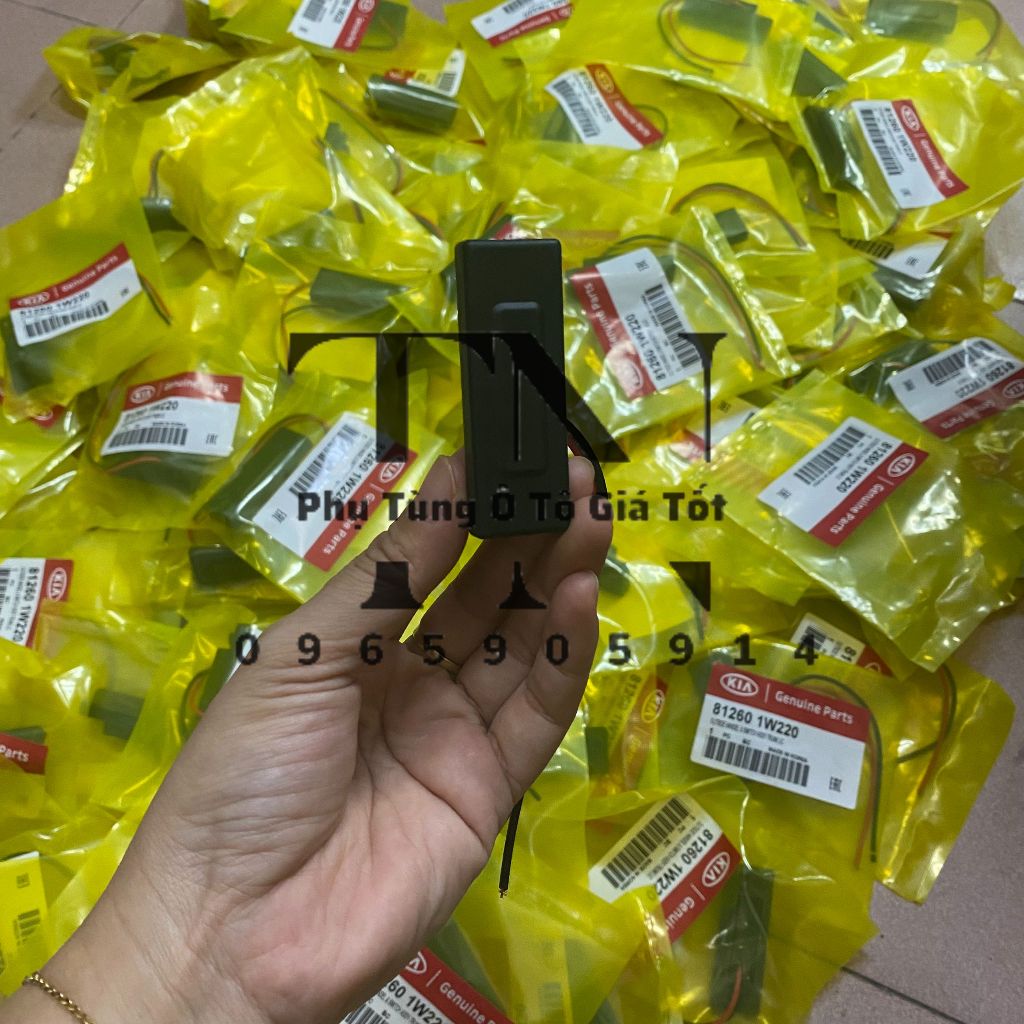 Công tắc mở cốp sau, cao su mở cốp sau xe Morning 912-21), I10(14-21), Picanto, Rio, Accent, (Mã: 812601W220)