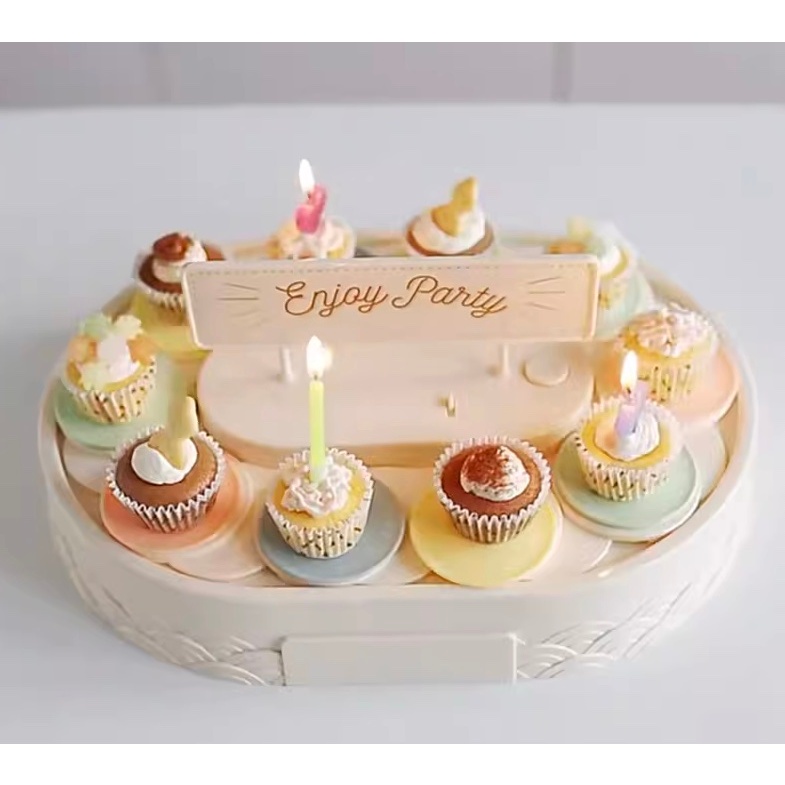 Bàn xoay 10 bánh Cupcake mừng sinh nhật