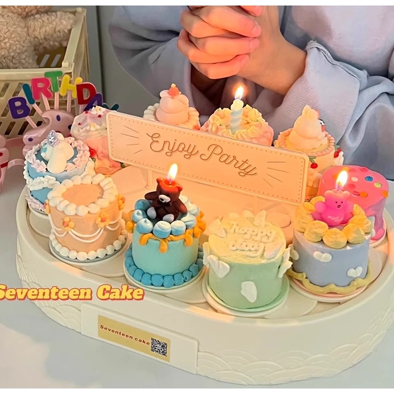 Bàn xoay 10 bánh Cupcake mừng sinh nhật