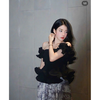 Áo crop cột yếm bèo tầng đính hoa 2m
