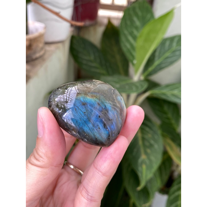 Viên tim đá hắc nguyệt quang - LABRADORITE PALM STONE HEART - tự nhiên trang trí @gocdoquyen